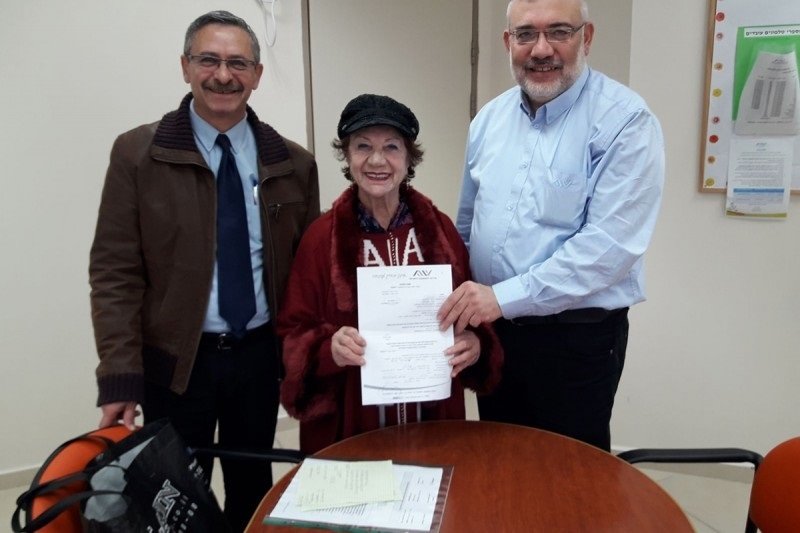 אנה ולנטי עם אנשי לשכת התעסוקה. (צילום: יח"צ)