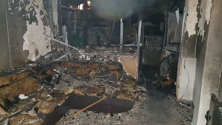 הדירה השרופה ברחוב הרב מימון