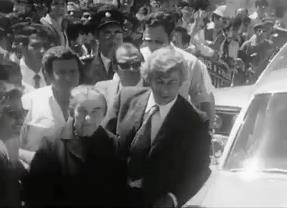 גולדה מאיר, ראש הממשלה, מגלה את המימונה