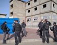 כוחות המשטרה הבוקר בישיבת גרודנא. צילום: אשדוד נט