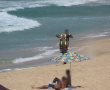 ללא רישיון ועם סכין: נעצר אופנוען שהשתולל בחוף אשדוד (וידאו)