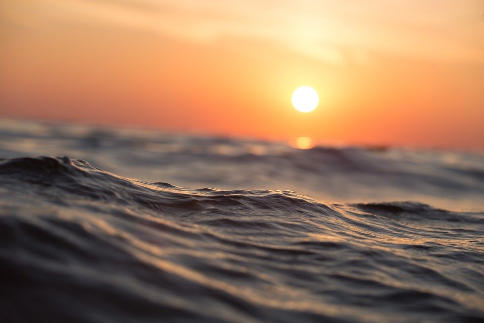 כל האהבות מתחילות בים. צילום: pixabay
