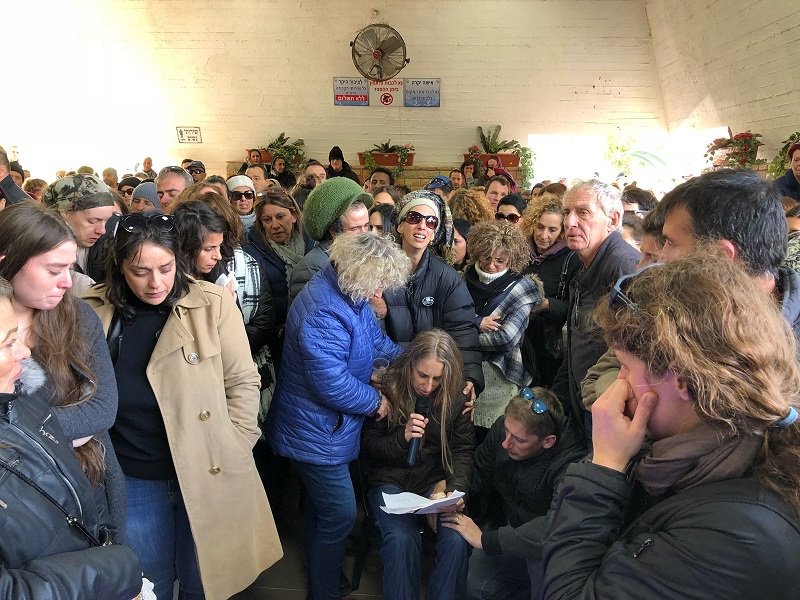 עמית מספידה את איתי (צילום: שבתאי טל)