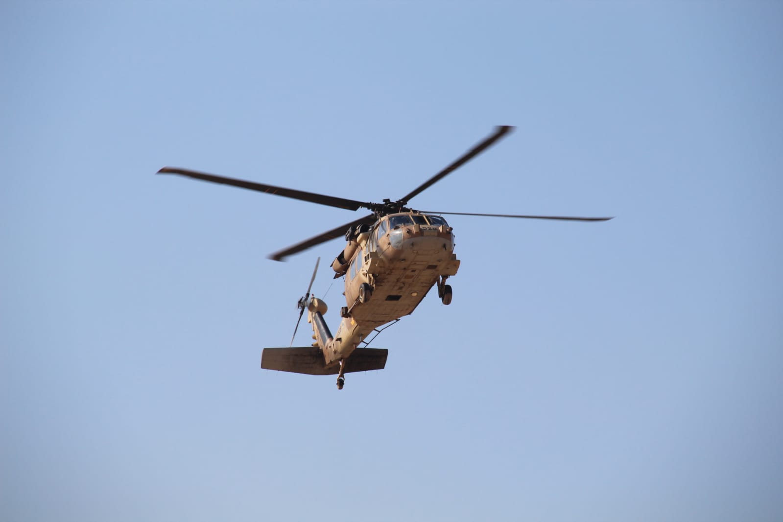 מסוק ה'ינשוף' של חיל האוויר לקראת נחיתה במנחת בית החולים אסותא באשדוד | צילום: שמואל סרדינס