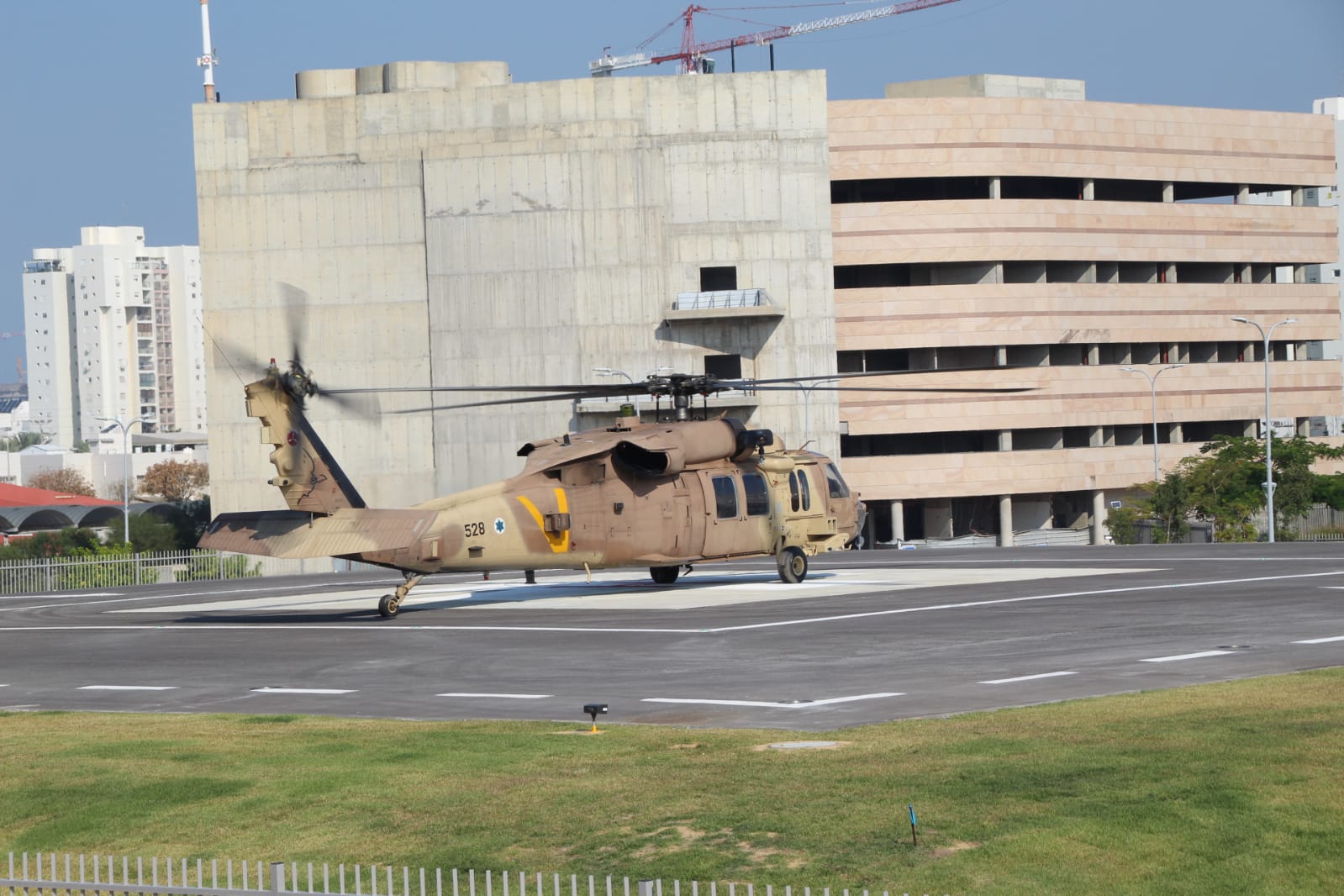 מסוק הינשוף בחניכת מנחת בית החולים אסותא | צילום: אשדוד נט