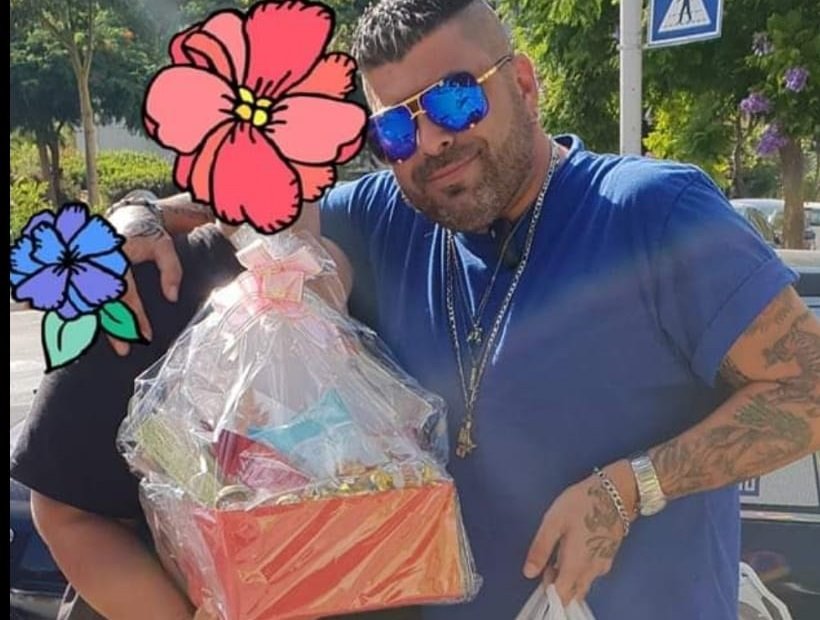 קובי אסקפור בסיוע למשפחה נזקקת | פייסבוק