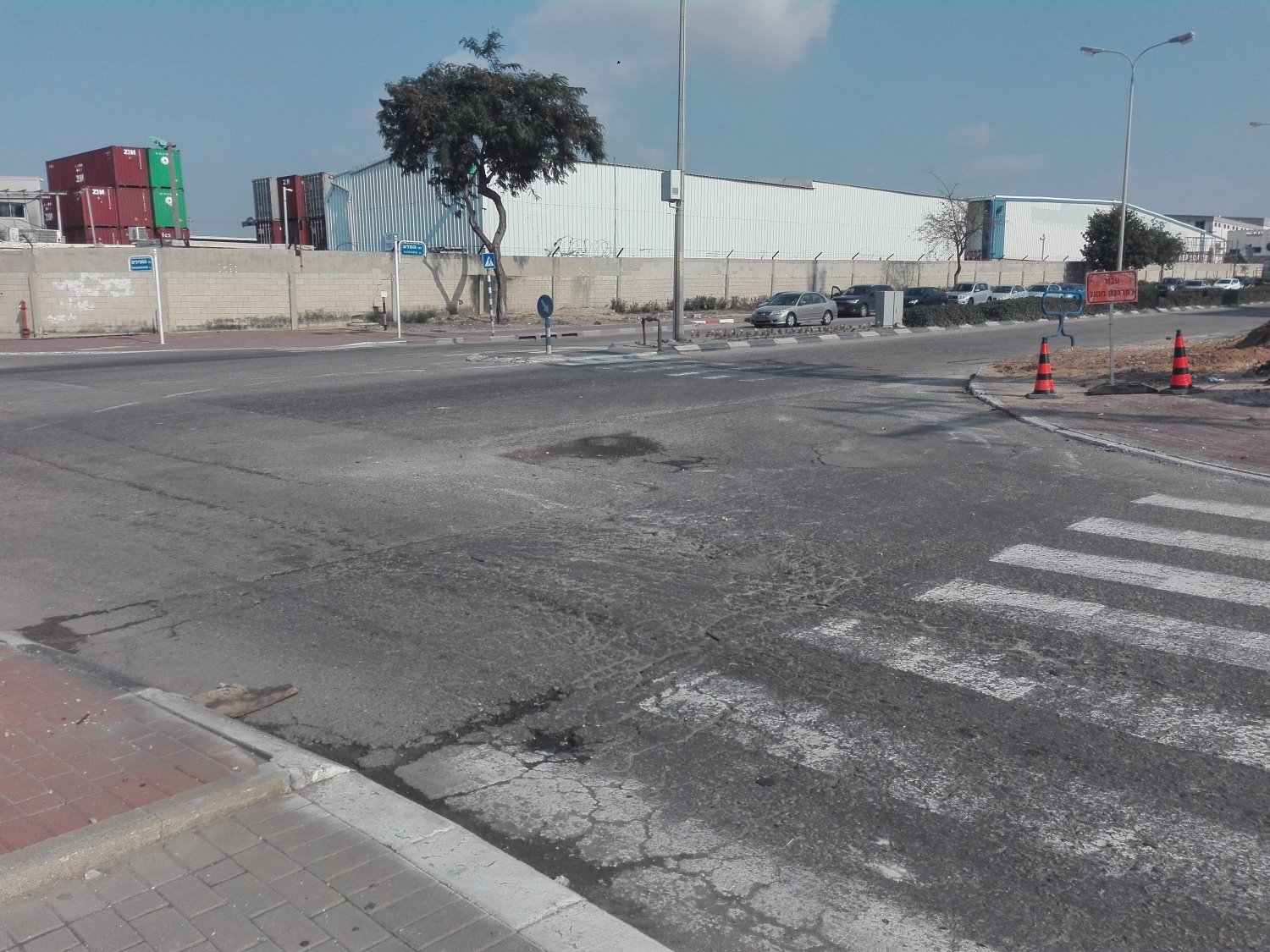 מפגעי דרך בצומת רחוב המדע - רחוב החניכים | צילום: אשדוד נט