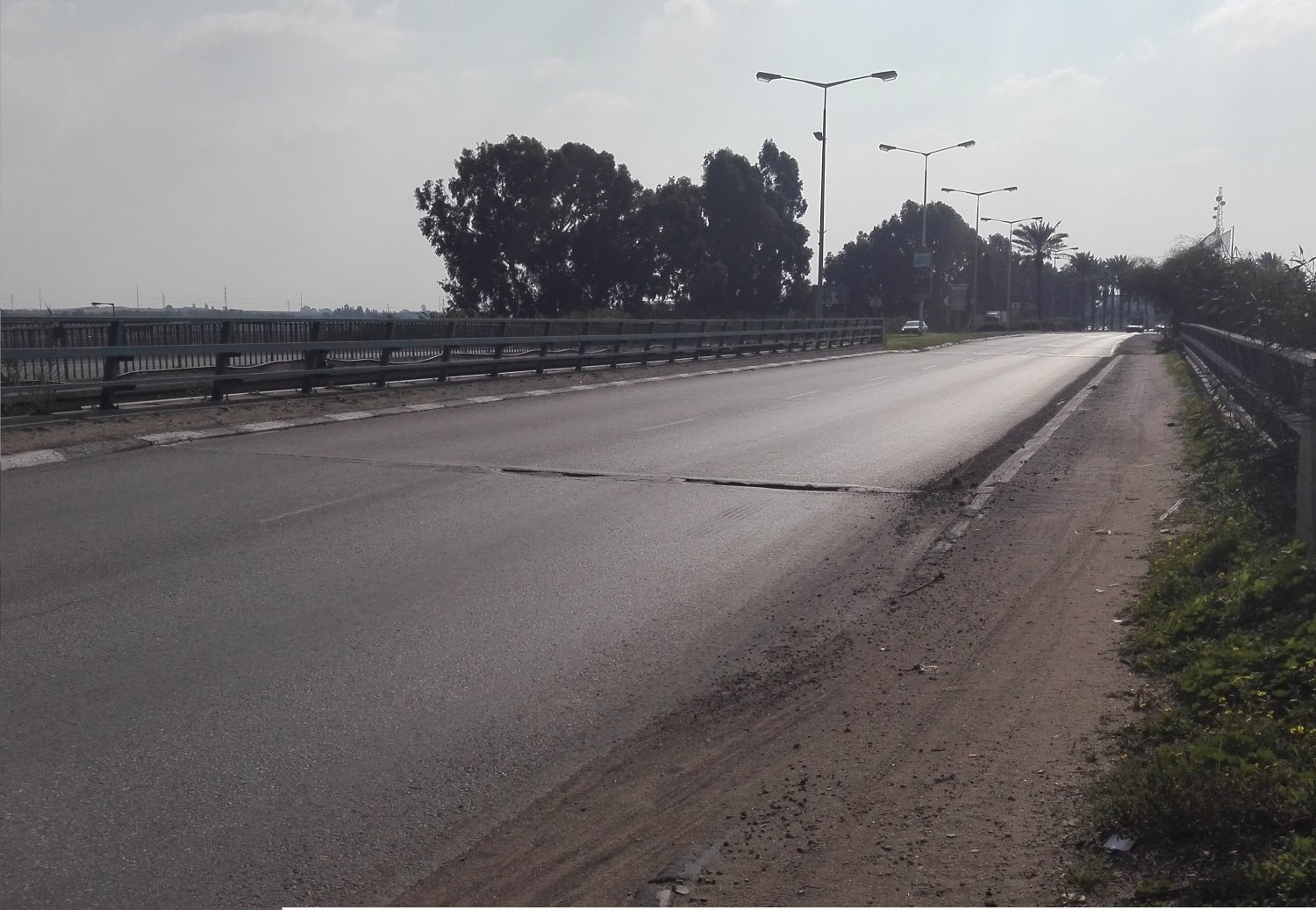 שקעים בכניסה הצפונית לעיר, בשדרות בני ברית | צילום: אשדוד נט