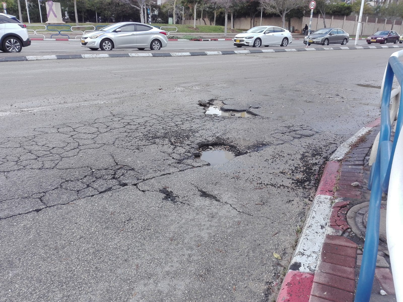 בני ברית-שדרות ירושלים, בורות מיד לאחר הפנייה | צילום: אשדוד נט