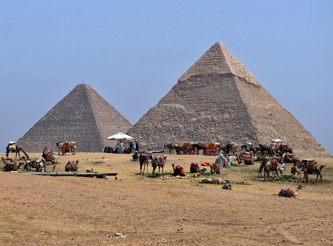 חוזרים למצרים | צילום: EPA