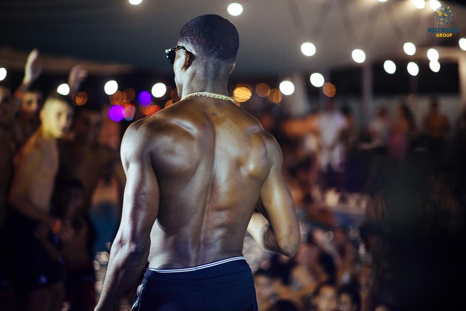 סטפן בבריכת הסווט סטאר, יח"צ