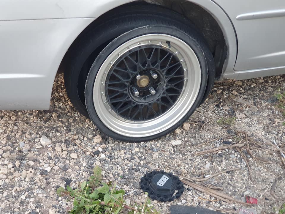 הגלגל התפוצץ בגלל הבור