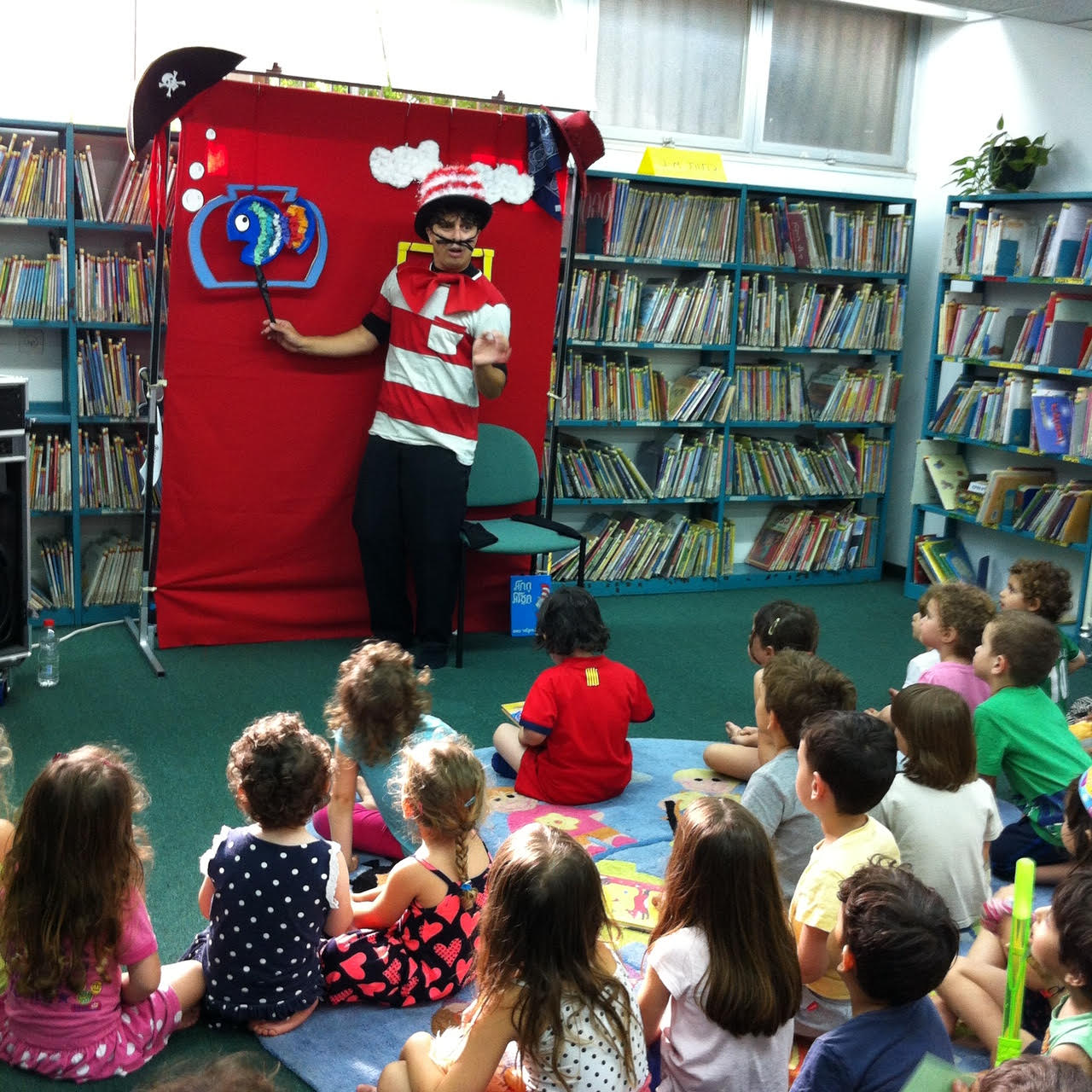 חתול תעלול | יח"צ תאטרון פפיון