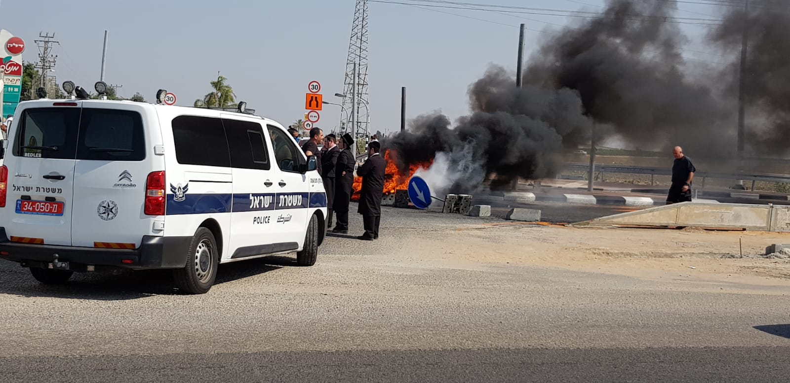 הפגנת תושבים בכניסה למושב שדה עוזיהו
