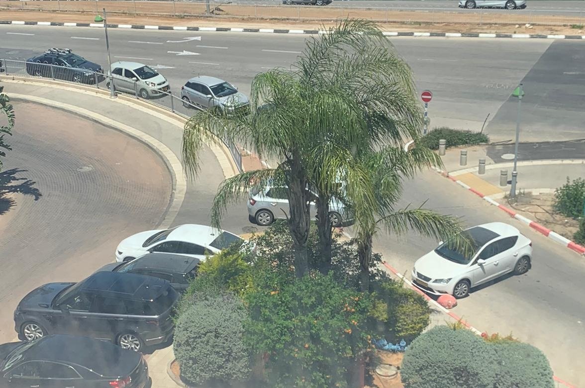 "נהגים עושים עבירות תנועה כי נתקעו"