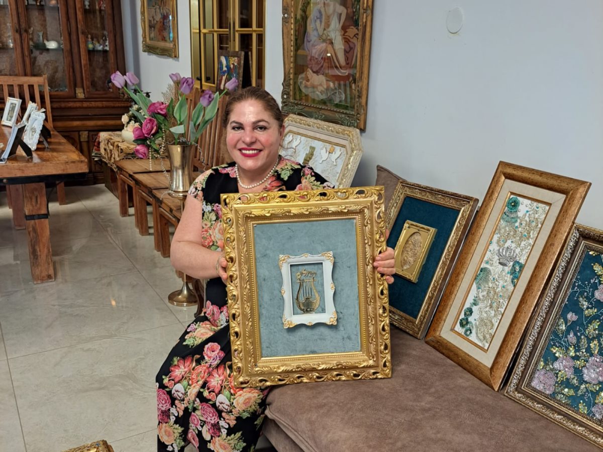 אליזבת לורן - תציע את יצירותיה למכירה בתערוכה בביתה של מרסל בן שמחון