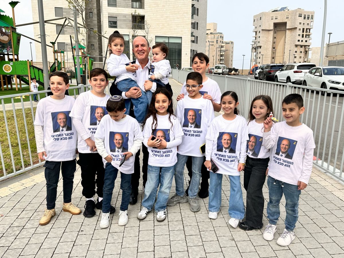 הנכדים הפתיעו את ראש העיר רגע לפני ההצבעה