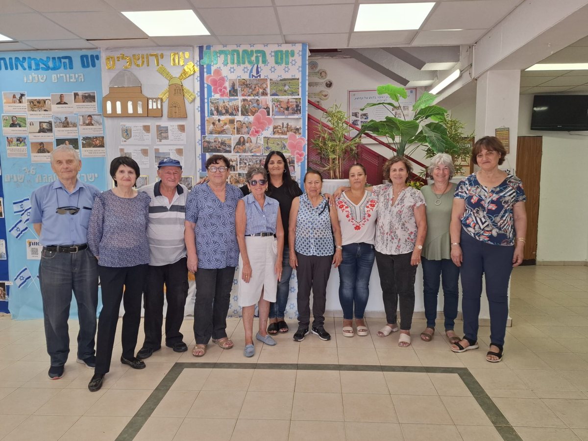 יחד עם המתנדבים | צילום פרטי