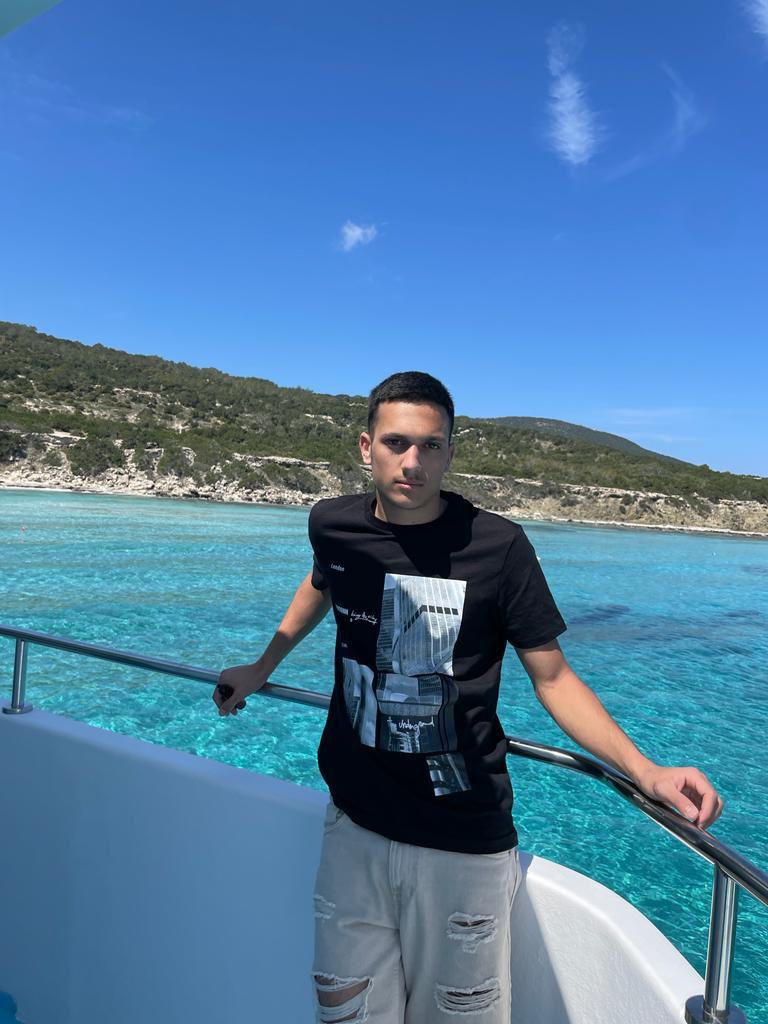 באדיבות המשפחה