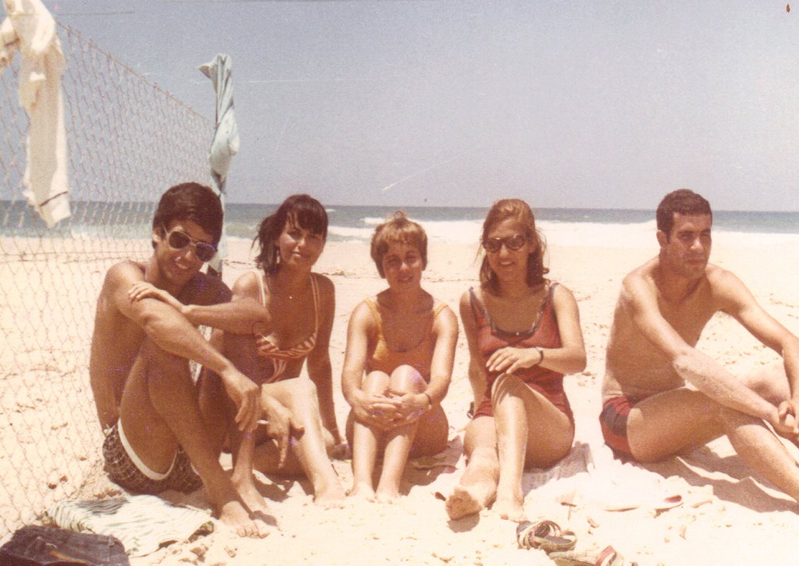 משמאל לימין רוז'ה בוקובזה,ז'קלין בן שמחון, מזל טובול - חוף לידו