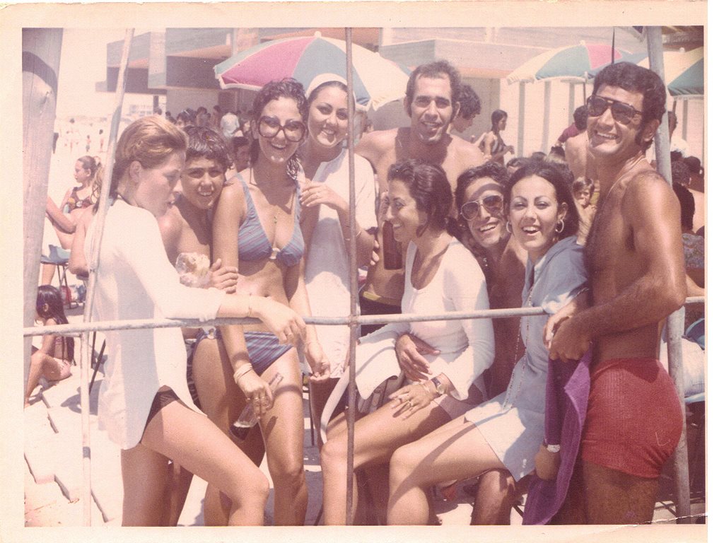 מקס אלקסלסי,לוסט,צ'רלי איטח,שרלי בן זכרי,מדי ודניאל דהן - חוף לידו תחילת שנות ה70