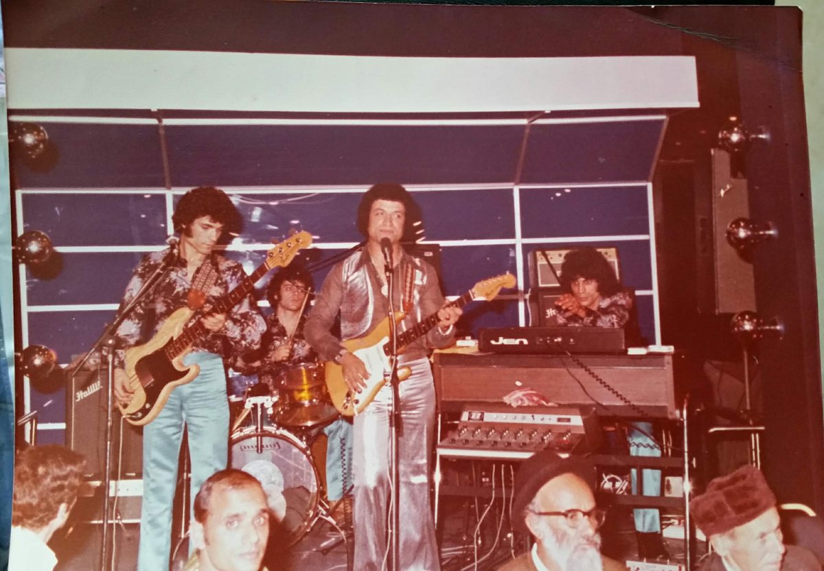 מייק והנשרים