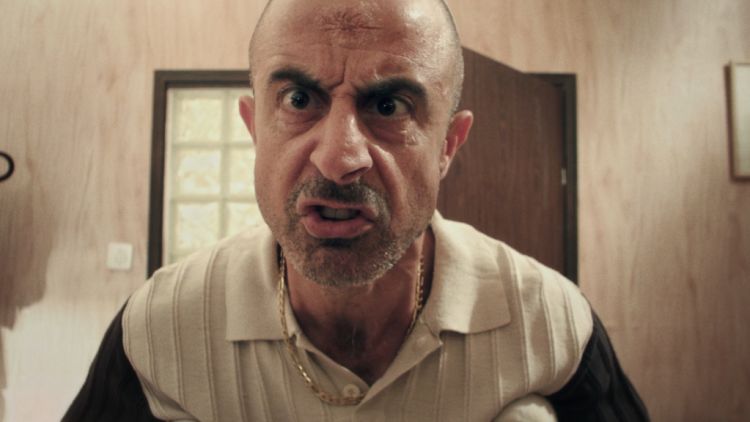 חלבי, הדמות של בעל תחנת כבלים פיראטית משנות ה80