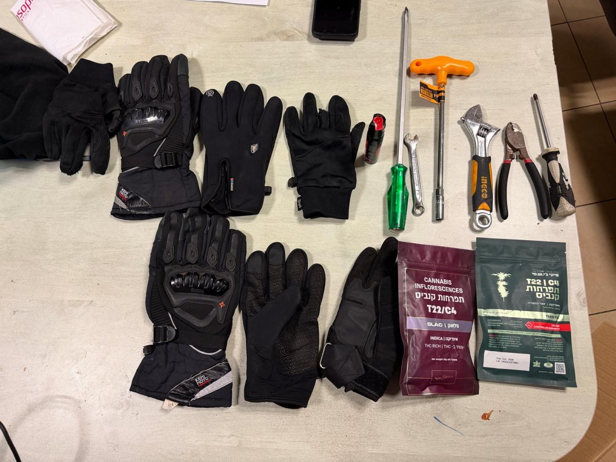 הציוד שנתפס אצל בני המעוטים באשדוד דוברות משטרה