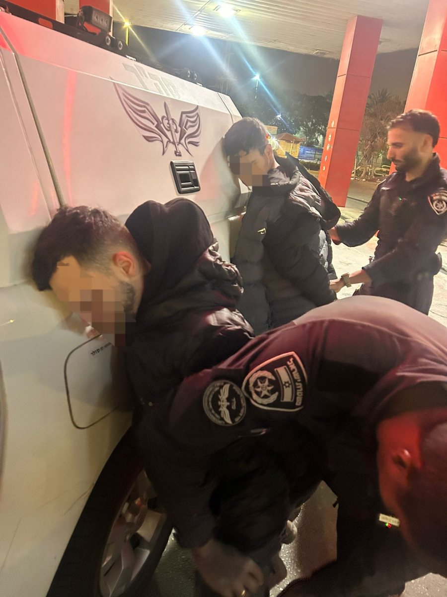 רגע המעצר של שוהים בילתי חוקיים באשדוד דוברות המשטרה