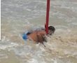 הצוללן שנפגע מעמוד בחוף אשדוד וכמעט ושילם בחייו תובע מיליונים מהעירייה (וידאו)